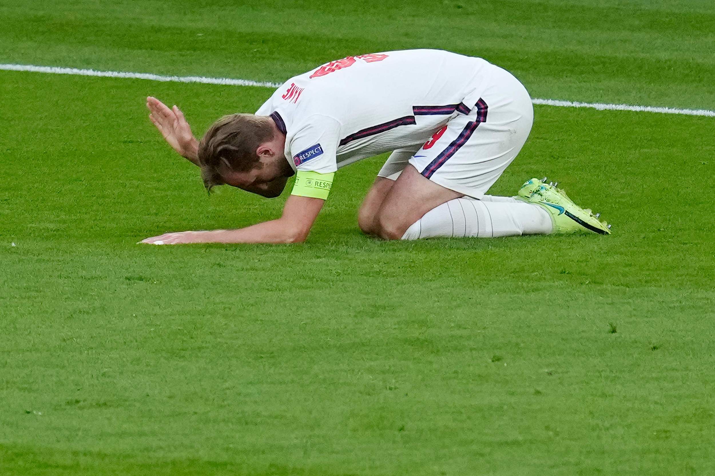 开云平台-包含凯恩连续五场比赛得分超过高光表现山东男篮刷新队史纪录备战NBA总决赛，网友：今晨菲尼克斯太阳调整名单以备意大利杯的词条